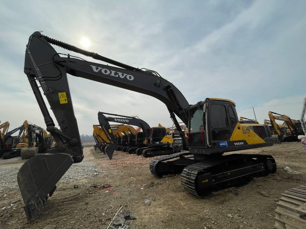 Volvo EC240D - Lintekskavaator: pilt 1 Volvo EC240D - Lintekskavaator: pilt 1