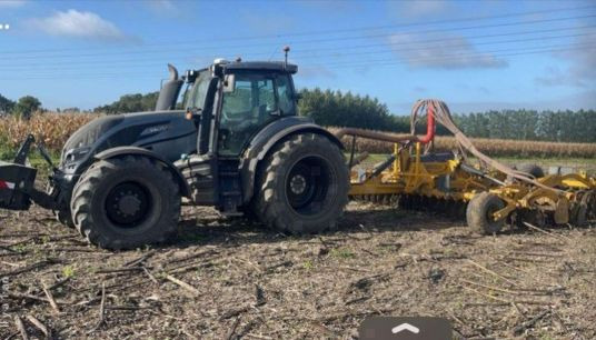 Valtra T174 VERSU - Traktor: pilt 1 Valtra T174 VERSU - Traktor: pilt 1