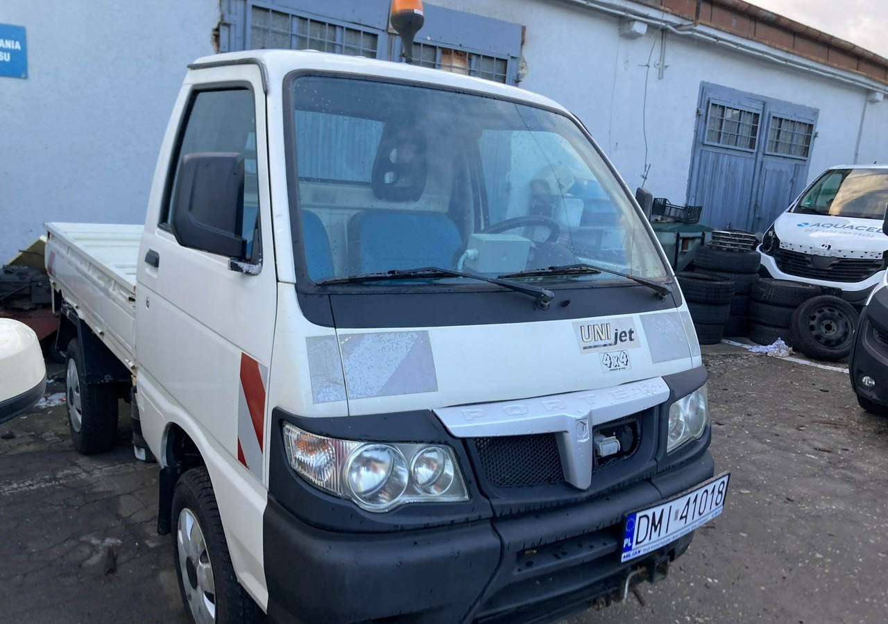 Inna Inny PFAU Piaggio Porter 4X4 Skrzynia odśnieżarka Pług 5655km 2012 - Madelauto: pilt 2 Inna Inny PFAU Piaggio Porter 4X4 Skrzynia odśnieżarka Pług 5655km 2012 - Madelauto: pilt 2