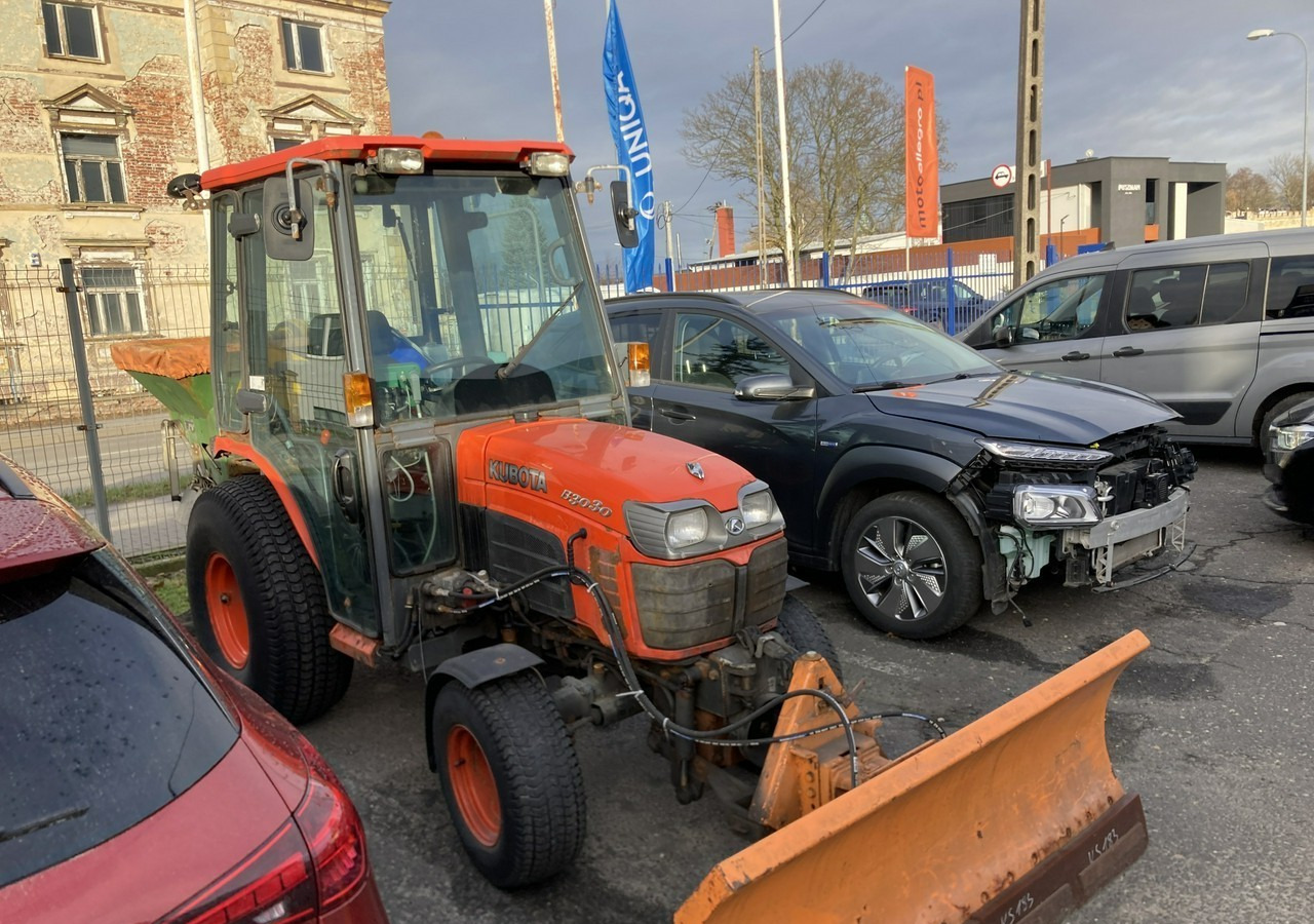 Inna Inny Traktor Kubota 4X4 B 3030 Odśnieżarka posypywarka Pług 2011 - Munitsipaaltraktor: pilt 2 Inna Inny Traktor Kubota 4X4 B 3030 Odśnieżarka posypywarka Pług 2011 - Munitsipaaltraktor: pilt 2