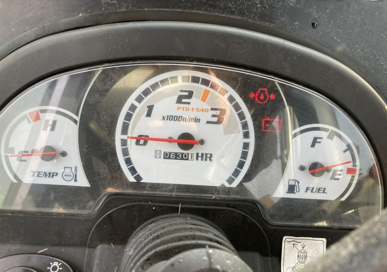 Inna Inny Traktor Kubota 4X4 B 3030 Odśnieżarka posypywarka Pług 2011 - Munitsipaaltraktor: pilt 5 Inna Inny Traktor Kubota 4X4 B 3030 Odśnieżarka posypywarka Pług 2011 - Munitsipaaltraktor: pilt 5