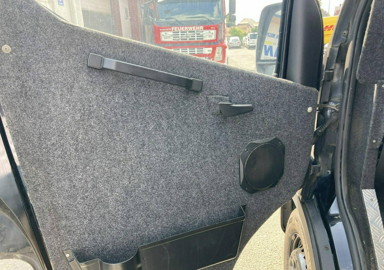 Iveco Daily Iveco 35-130 Bankowóz Kuloodporny Opancerzony Pancerny 2015 - Tarbesõiduk furgoon: pilt 3 Iveco Daily Iveco 35-130 Bankowóz Kuloodporny Opancerzony Pancerny 2015 - Tarbesõiduk furgoon: pilt 3