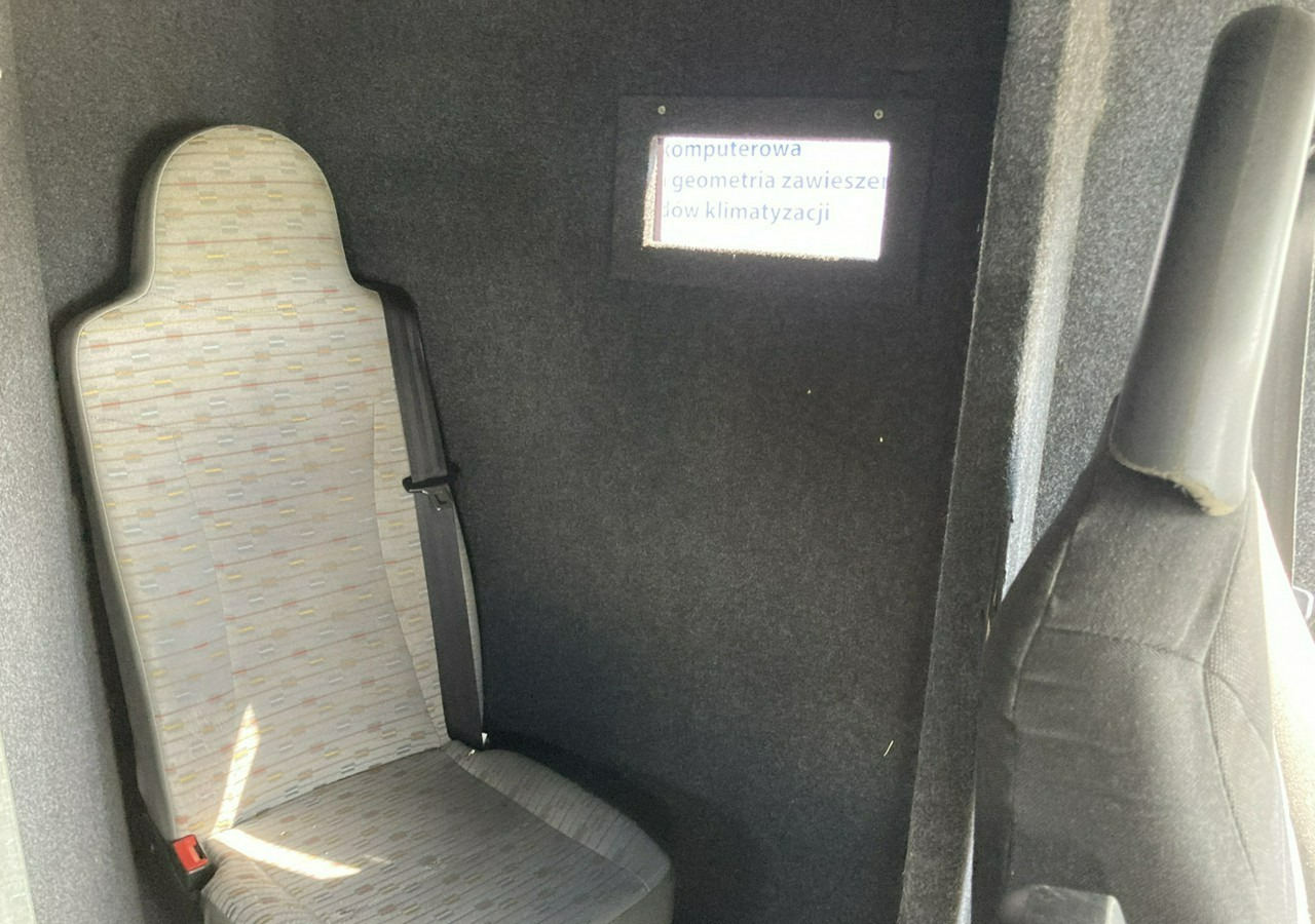 Iveco Daily Iveco 35-130 Bankowóz Kuloodporny Opancerzony Pancerny 2015 - Tarbesõiduk furgoon: pilt 5 Iveco Daily Iveco 35-130 Bankowóz Kuloodporny Opancerzony Pancerny 2015 - Tarbesõiduk furgoon: pilt 5