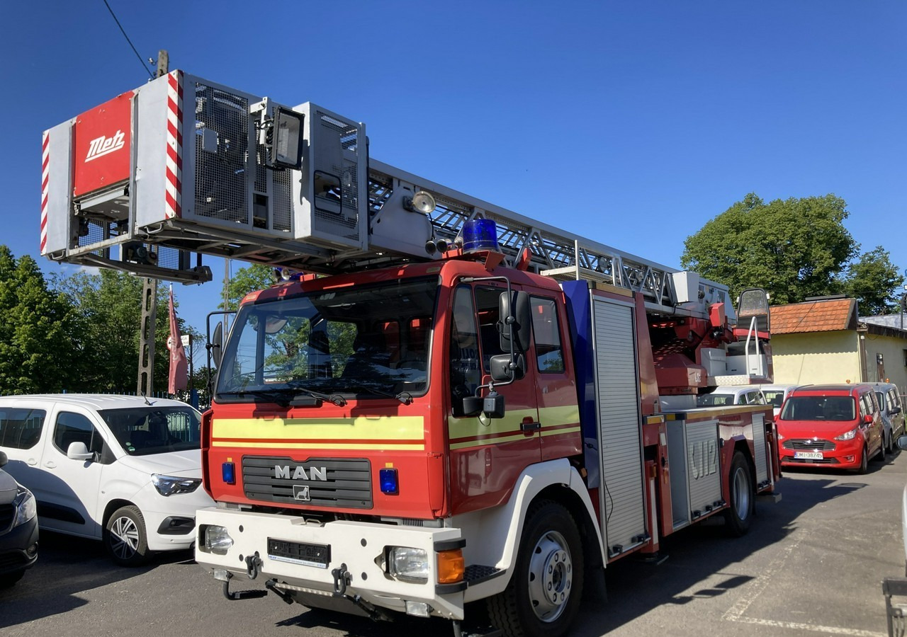 MAN L 2000 MAN 15,280 Straż pożarna drabina Strażacka zwyżka 32m Metz Model 20 - Tuletõrjeauto: pilt 2 MAN L 2000 MAN 15,280 Straż pożarna drabina Strażacka zwyżka 32m Metz Model 20 - Tuletõrjeauto: pilt 2