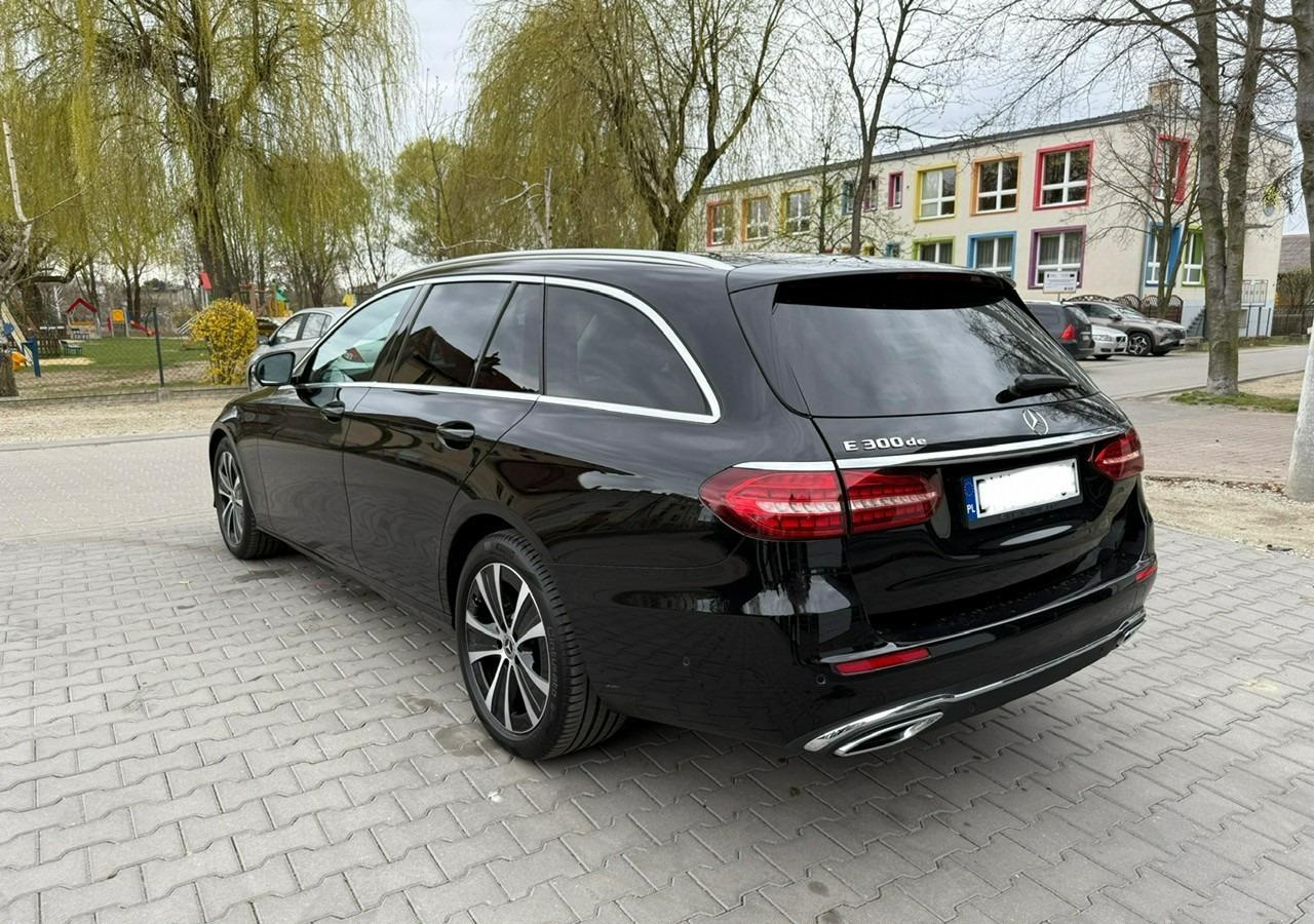 Mercedes-Benz Klasa E E300de EQ-Power Hybrid 50km na prądzie 2.0d 306KM Avantgarde Panoram - Auto: pilt 3 Mercedes-Benz Klasa E E300de EQ-Power Hybrid 50km na prądzie 2.0d 306KM Avantgarde Panoram - Auto: pilt 3