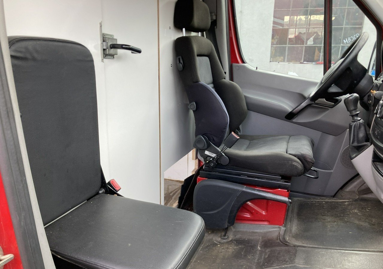 Toiduauto Mercedes-Benz Sprinter Sprinter Autosklep sklep bar Gastronomiczny Food Truck Foodtruck 201: pilt 15 Toiduauto Mercedes-Benz Sprinter Sprinter Autosklep sklep bar Gastronomiczny Food Truck Foodtruck 201: pilt 15