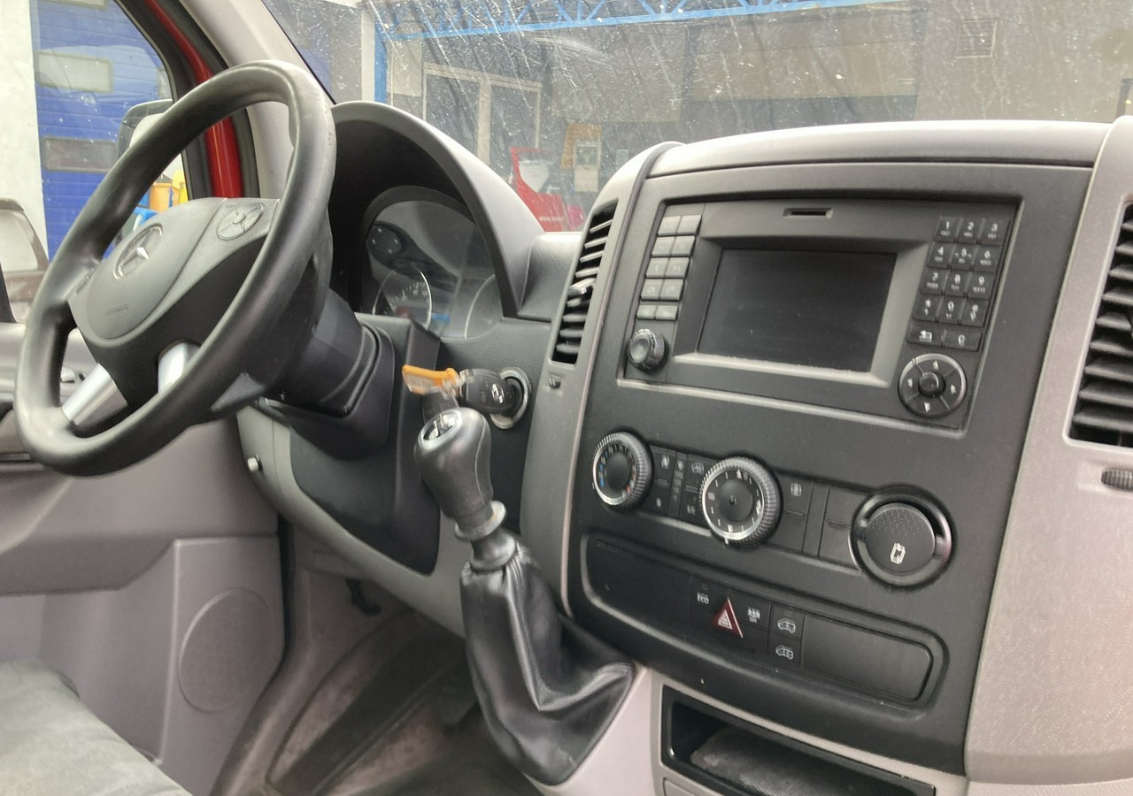 Toiduauto Mercedes-Benz Sprinter Sprinter Autosklep sklep bar Gastronomiczny Food Truck Foodtruck 201: pilt 9 Toiduauto Mercedes-Benz Sprinter Sprinter Autosklep sklep bar Gastronomiczny Food Truck Foodtruck 201: pilt 9