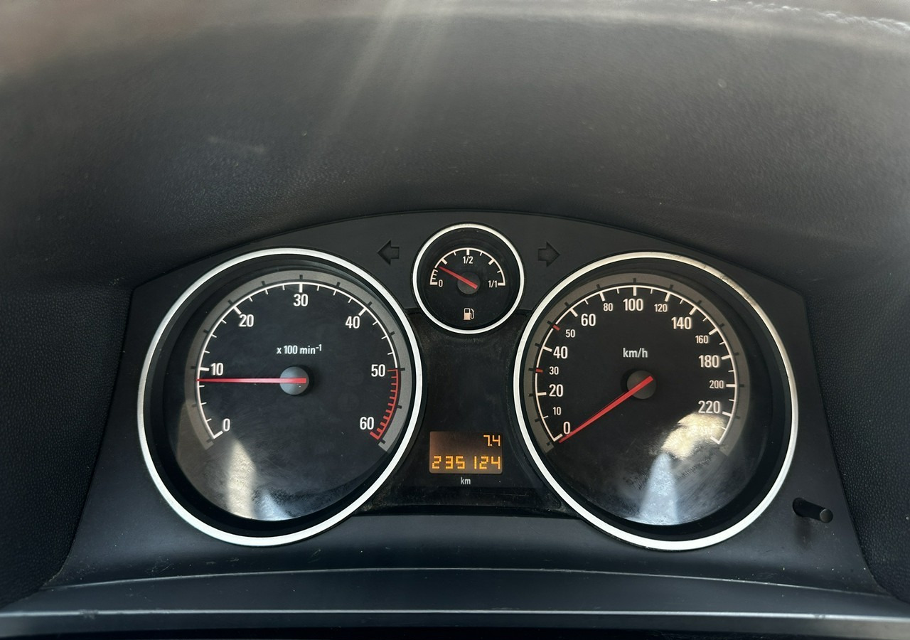 Opel Zafira B Opel Zafira do przewozu osób Niepełnosprawnych inwalida rampa - Auto: pilt 5 Opel Zafira B Opel Zafira do przewozu osób Niepełnosprawnych inwalida rampa - Auto: pilt 5