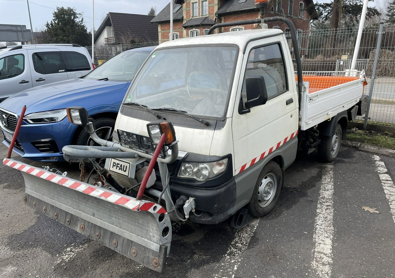 Piaggio Piaggio PFAU Wywrotka 4X4 posypywarka odśnieżarka pług 2009 - Lumekoristusmasina: pilt 4 Piaggio Piaggio PFAU Wywrotka 4X4 posypywarka odśnieżarka pług 2009 - Lumekoristusmasina: pilt 4