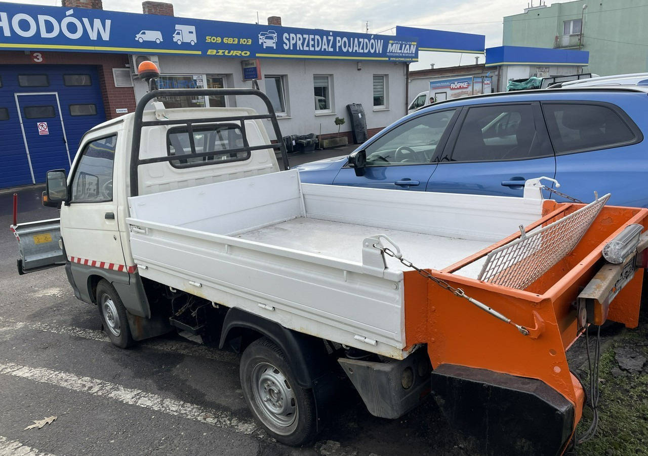 Piaggio Piaggio PFAU Wywrotka 4X4 posypywarka odśnieżarka pług 2009 - Lumekoristusmasina: pilt 2 Piaggio Piaggio PFAU Wywrotka 4X4 posypywarka odśnieżarka pług 2009 - Lumekoristusmasina: pilt 2