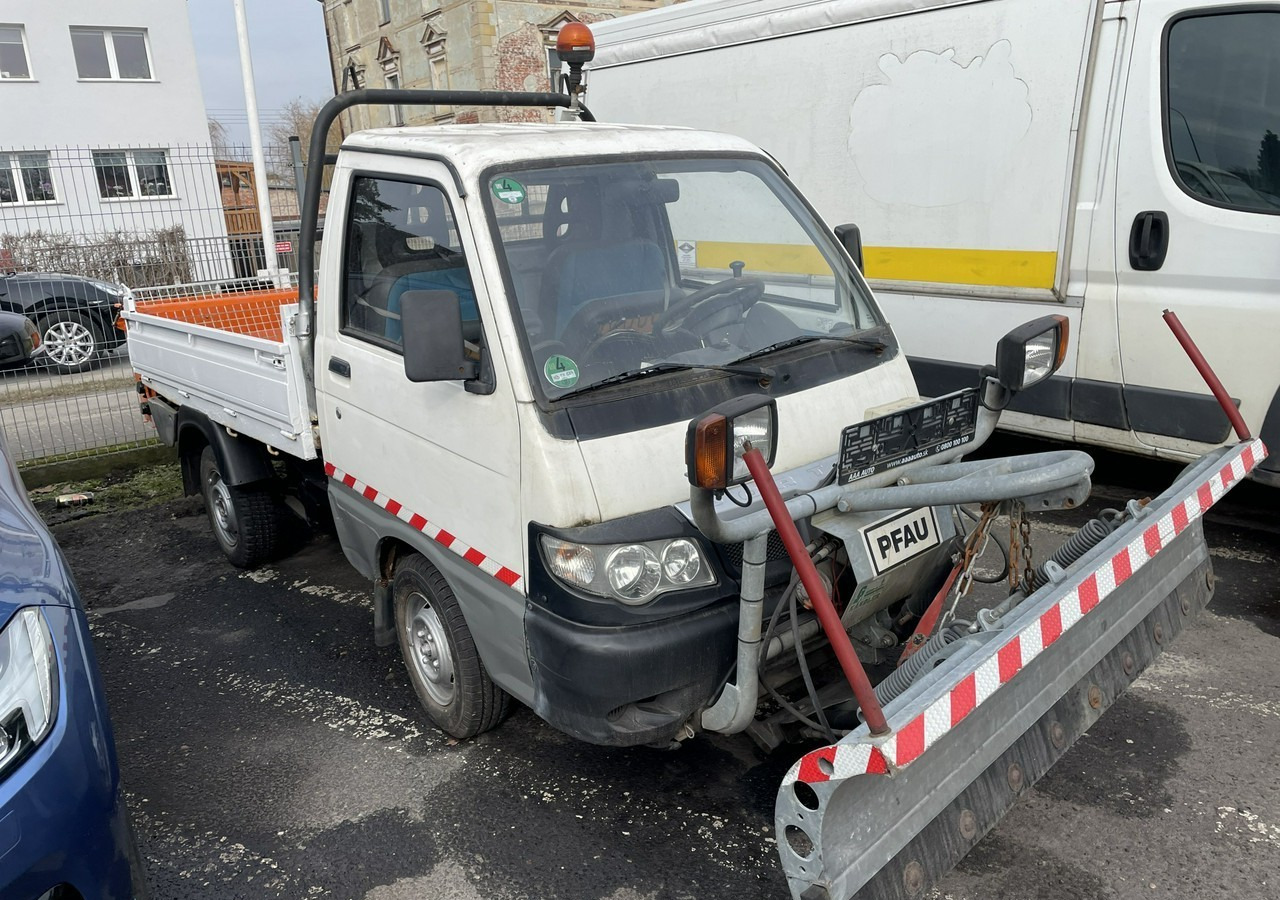 Piaggio Piaggio PFAU Wywrotka 4X4 posypywarka odśnieżarka pług 2009 - Lumekoristusmasina: pilt 1 Piaggio Piaggio PFAU Wywrotka 4X4 posypywarka odśnieżarka pług 2009 - Lumekoristusmasina: pilt 1