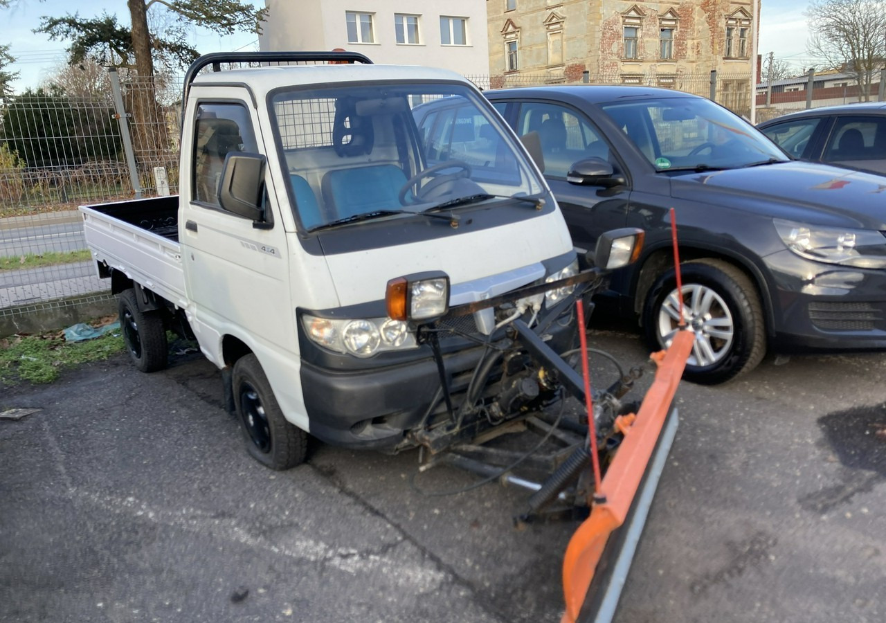 Piaggio Piaggio Porter 4X4 Skrzynia odśnieżarka Pług 2011 - Lumekoristusmasina: pilt 2 Piaggio Piaggio Porter 4X4 Skrzynia odśnieżarka Pług 2011 - Lumekoristusmasina: pilt 2