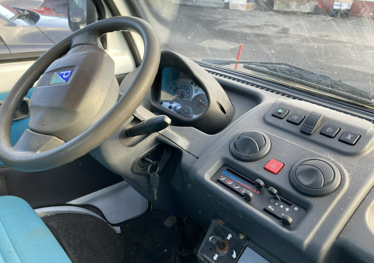 Piaggio Piaggio Porter 4X4 Skrzynia odśnieżarka Pług 2011 - Lumekoristusmasina: pilt 4 Piaggio Piaggio Porter 4X4 Skrzynia odśnieżarka Pług 2011 - Lumekoristusmasina: pilt 4