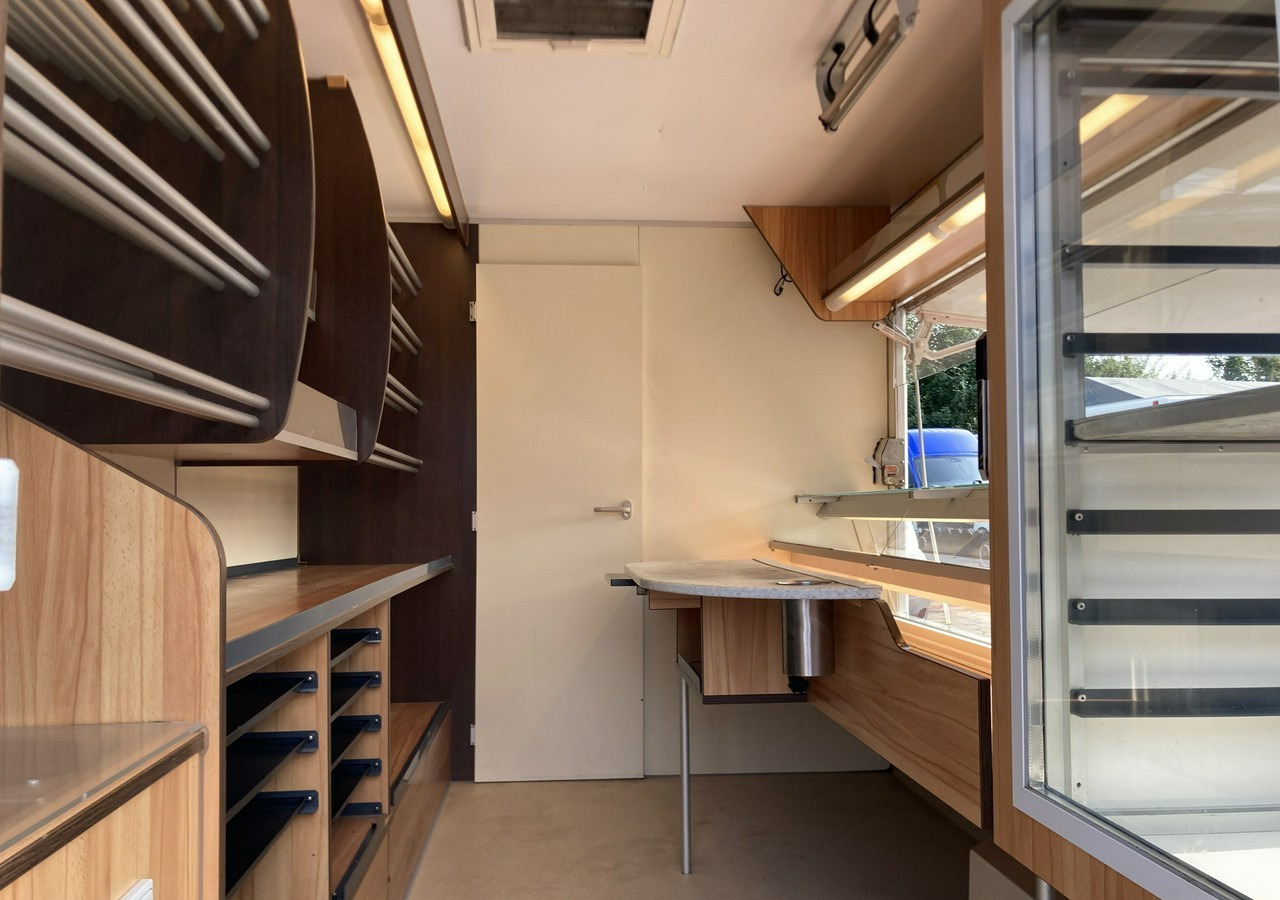 Renault Master Autosklep pieczywa Gastronomiczny Food Truck Foodtruck sklep BORCO20 - Toiduauto: pilt 3 Renault Master Autosklep pieczywa Gastronomiczny Food Truck Foodtruck sklep BORCO20 - Toiduauto: pilt 3