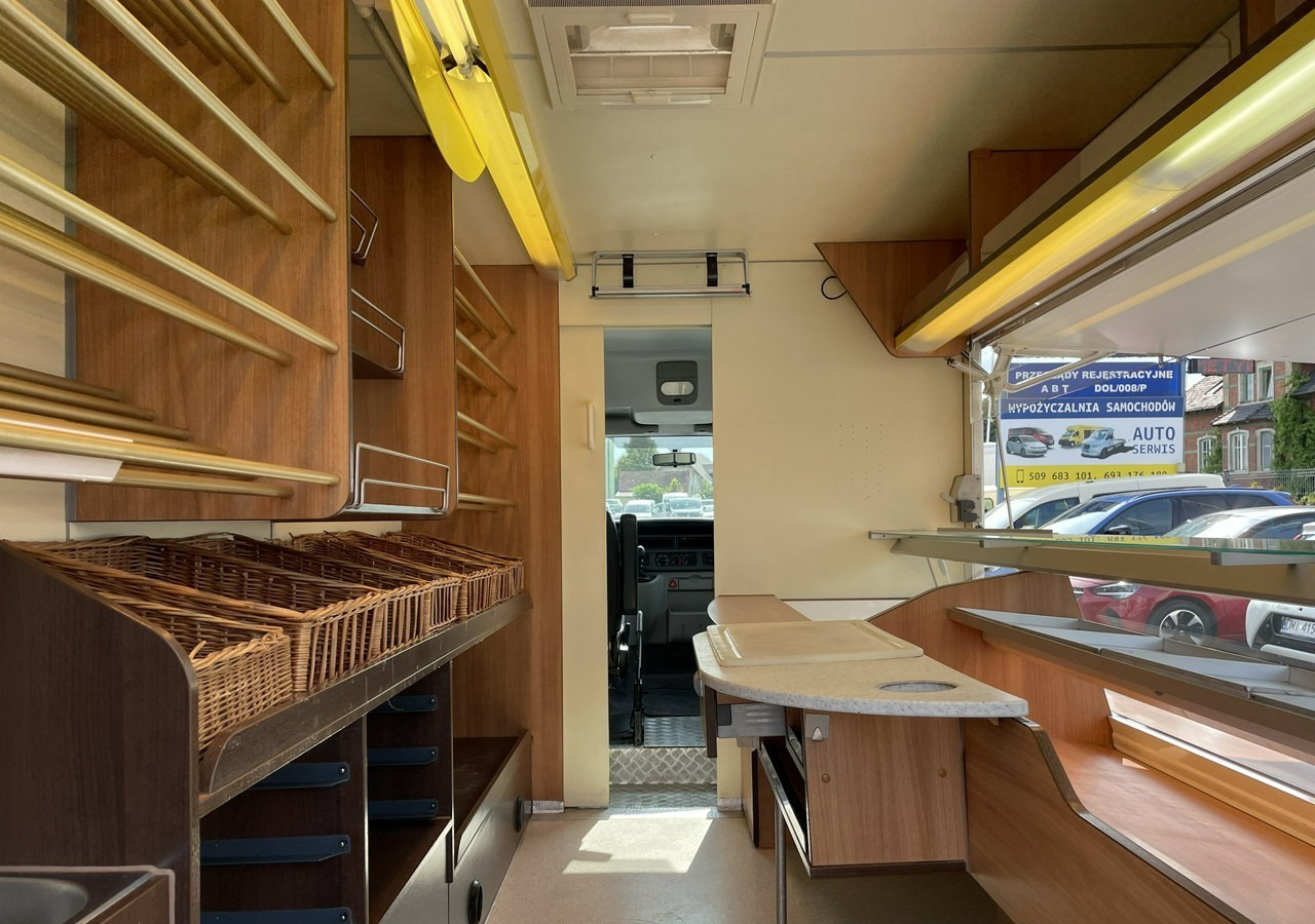 Renault Master Autosklep pieczywa Sklep Gastronomiczny Food Truck Foodtruck 2009 - Toiduauto: pilt 3 Renault Master Autosklep pieczywa Sklep Gastronomiczny Food Truck Foodtruck 2009 - Toiduauto: pilt 3