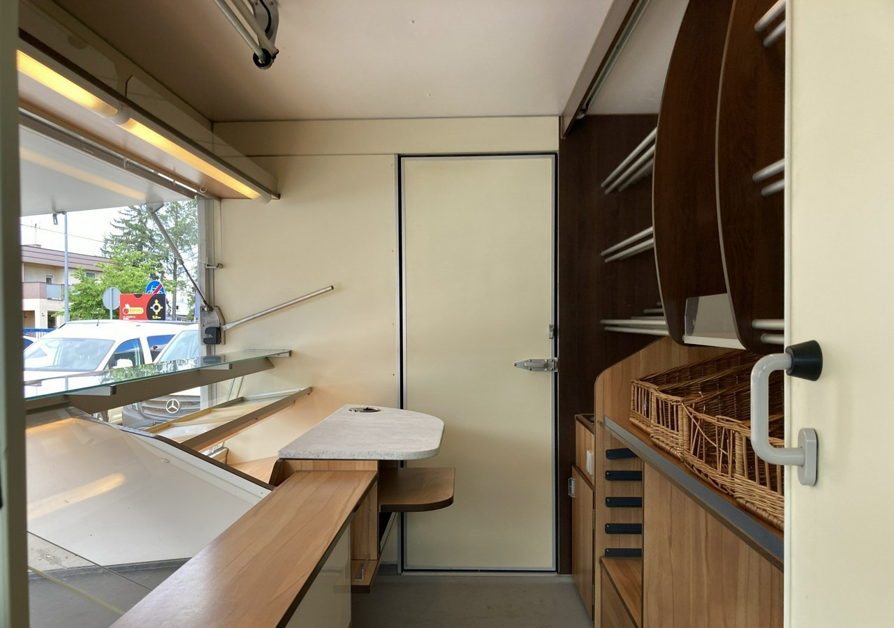 Renault Master Autosklep sklep bar Gastronomiczny Food Truck Foodtruck Borco 2012 - Toiduauto: pilt 5 Renault Master Autosklep sklep bar Gastronomiczny Food Truck Foodtruck Borco 2012 - Toiduauto: pilt 5