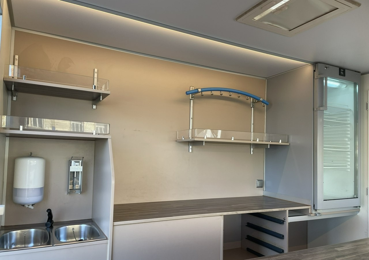 Renault Master Autosklep wędlin Gastronomiczny Food Truck Foodtruck Sklep Borco 201 - Toiduauto: pilt 5 Renault Master Autosklep wędlin Gastronomiczny Food Truck Foodtruck Sklep Borco 201 - Toiduauto: pilt 5