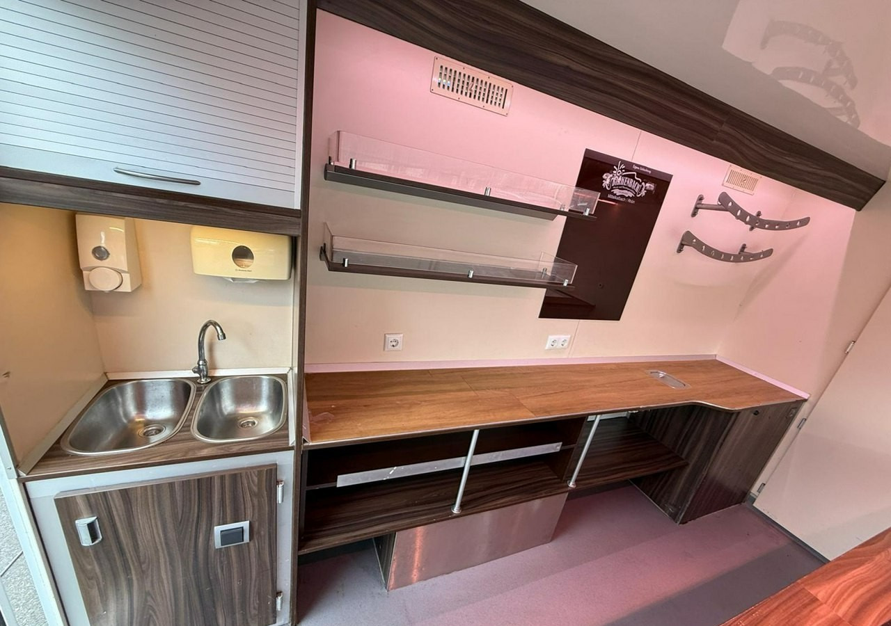 Renault Master Autosklep wędlin Gastronomiczny Food Truck Foodtruck Sklep Solar 20 - Toiduauto: pilt 3 Renault Master Autosklep wędlin Gastronomiczny Food Truck Foodtruck Sklep Solar 20 - Toiduauto: pilt 3