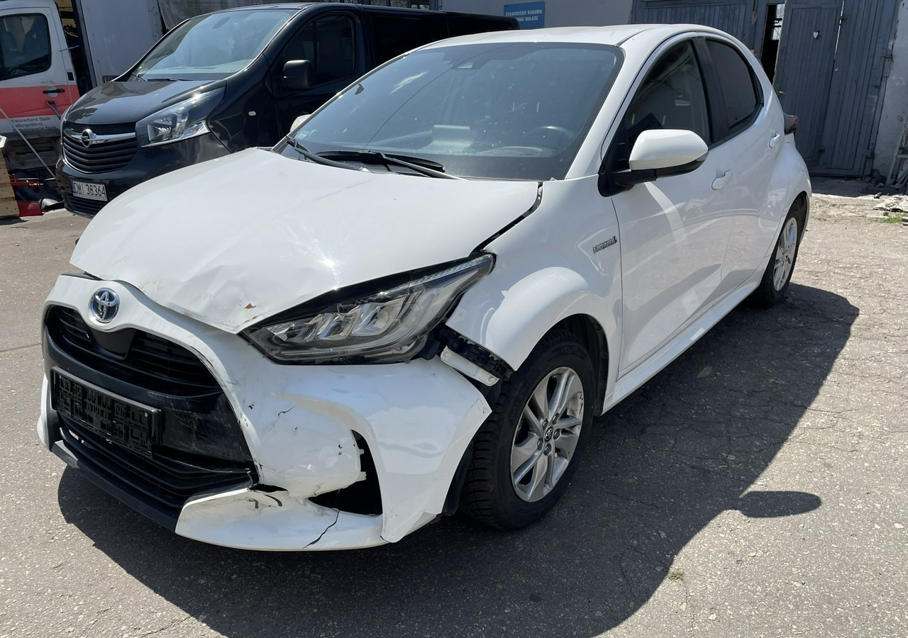 Toyota Yaris IV Toyota Yaris Hybrid 1.5 Active Salon PL 2023 FV 23% - Luukpära: pilt 1 Toyota Yaris IV Toyota Yaris Hybrid 1.5 Active Salon PL 2023 FV 23% - Luukpära: pilt 1