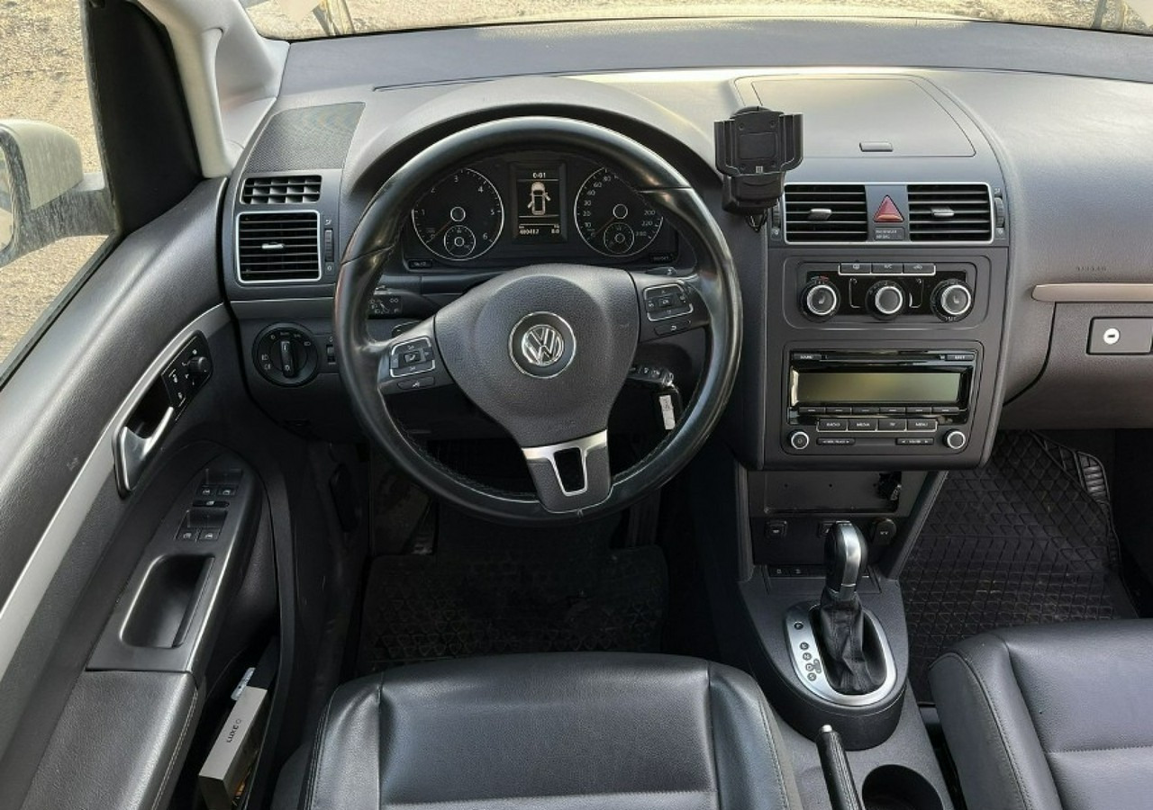Auto Volkswagen Touran III: pilt 16