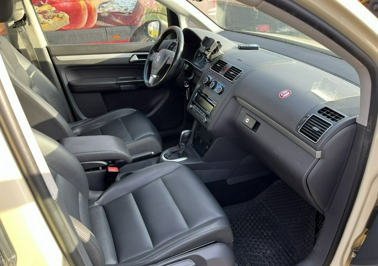 Auto Volkswagen Touran III: pilt 12