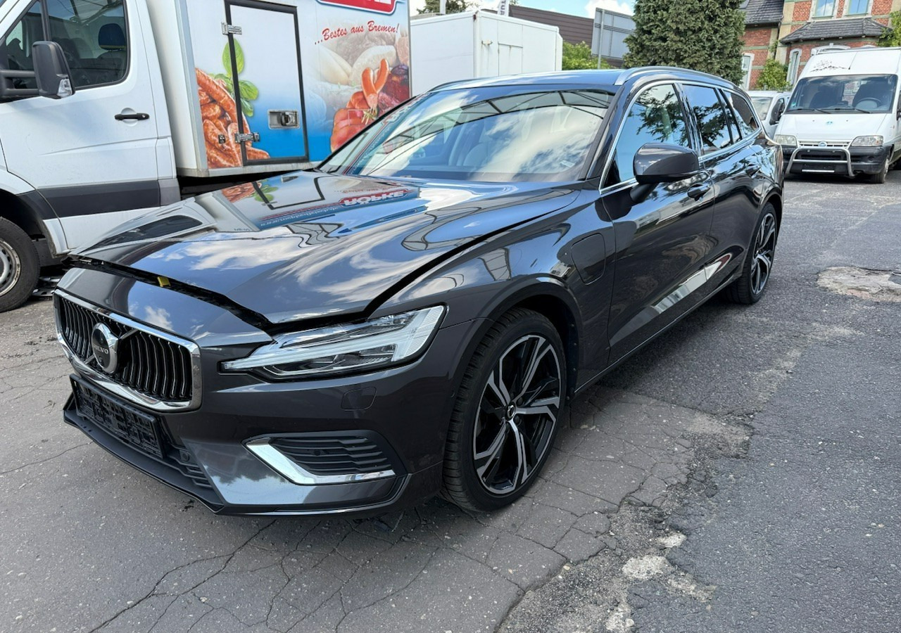 Volvo V60 II Volvo V60 2.0 T8 Plug-in Hybrid 455KM AWD Bogata Wersja Model 2024 - Auto: pilt 1 Volvo V60 II Volvo V60 2.0 T8 Plug-in Hybrid 455KM AWD Bogata Wersja Model 2024 - Auto: pilt 1