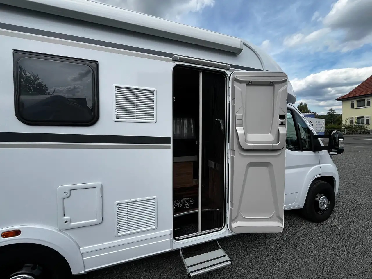 Weinsberg CaraSuite 700 ME - Poolintegreeritud matkaauto: pilt 5 Weinsberg CaraSuite 700 ME - Poolintegreeritud matkaauto: pilt 5