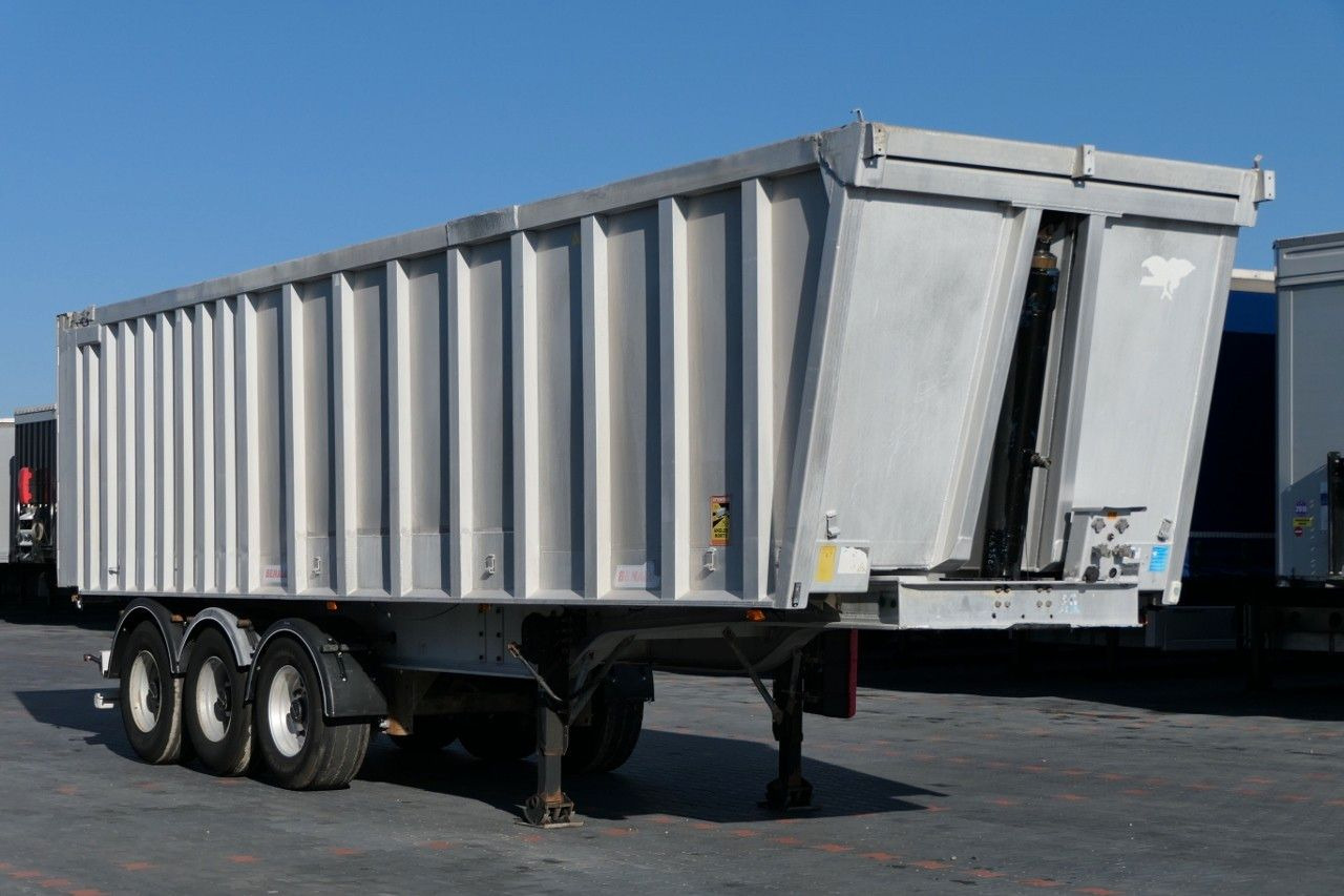 Benalu TIPPER 45 M3/WHOLE ALUMINIUM/5700 KG/FLAP-DOORS - Kallur-poolhaagis: pilt 1 Benalu TIPPER 45 M3/WHOLE ALUMINIUM/5700 KG/FLAP-DOORS - Kallur-poolhaagis: pilt 1