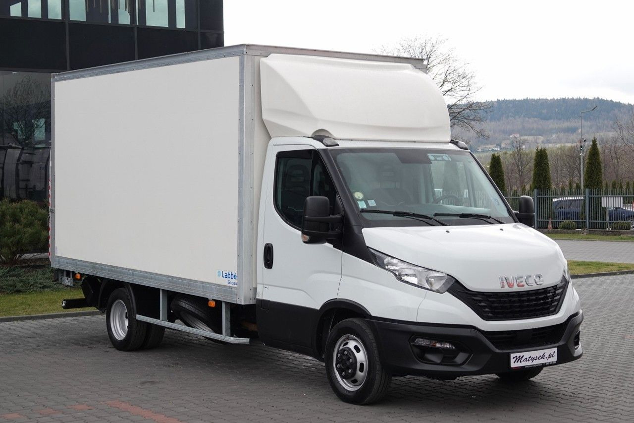 Iveco DAILY 3.0 / KONTENER-FURGON / WINDA 750 KG / DMC - Tarbesõiduk külmik: pilt 2 Iveco DAILY 3.0 / KONTENER-FURGON / WINDA 750 KG / DMC - Tarbesõiduk külmik: pilt 2
