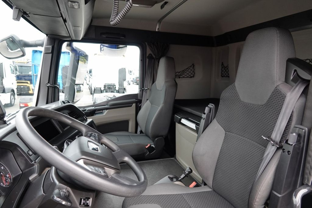 Interior photo 1: Külmutiga veoauto MAN TGS 26.360 / 6x2 / CHŁODNIA -8,2 M / SUPRA 850MT MAN TGS 26.360 / 6x2 / CHŁODNIA -8,2 M / SUPRA 850MT Interior photo 1: Külmutiga veoauto MAN TGS 26.360 / 6x2 / CHŁODNIA -8,2 M / SUPRA 850MT MAN TGS 26.360 / 6x2 / CHŁODNIA -8,2 M / SUPRA 850MT