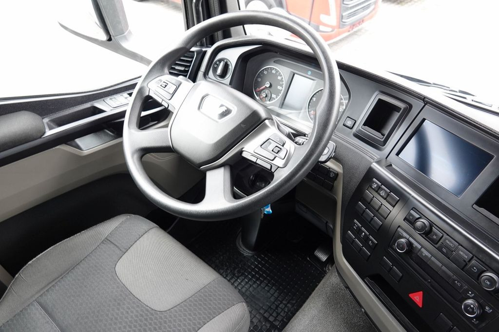 Interior photo 2: Külmutiga veoauto MAN TGS 26.360 / 6x2 / CHŁODNIA -8,2 M / SUPRA 850MT MAN TGS 26.360 / 6x2 / CHŁODNIA -8,2 M / SUPRA 850MT Interior photo 2: Külmutiga veoauto MAN TGS 26.360 / 6x2 / CHŁODNIA -8,2 M / SUPRA 850MT MAN TGS 26.360 / 6x2 / CHŁODNIA -8,2 M / SUPRA 850MT