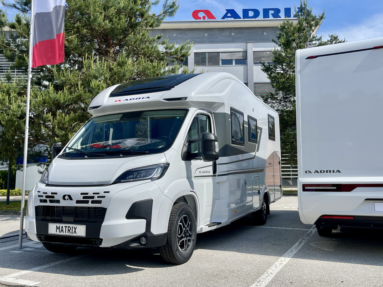 ADRIA Matrix axess 650SL - Poolintegreeritud matkaauto: pilt 2 ADRIA Matrix axess 650SL - Poolintegreeritud matkaauto: pilt 2