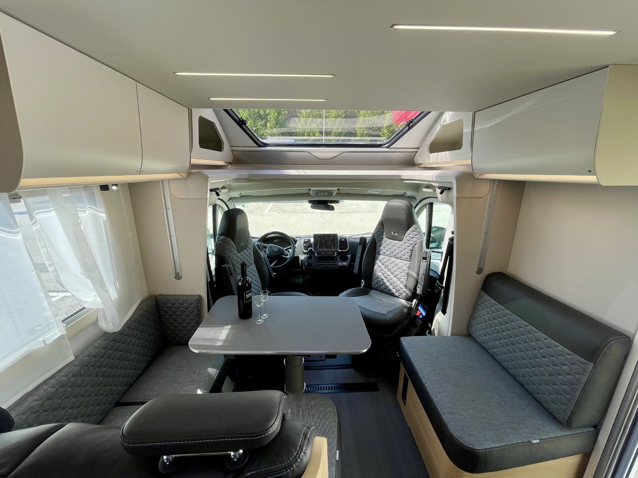 ADRIA Matrix axess 650SL - Poolintegreeritud matkaauto: pilt 4 ADRIA Matrix axess 650SL - Poolintegreeritud matkaauto: pilt 4
