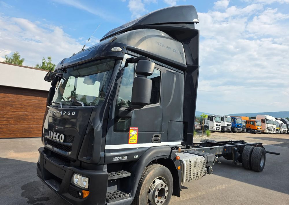 Iveco EUROCARGO 160E28 RAMA DO ZABUDOWY/ LAWETA / MANUAL / - Kabiinišassiiga veoauto: pilt 1 Iveco EUROCARGO 160E28 RAMA DO ZABUDOWY/ LAWETA / MANUAL / - Kabiinišassiiga veoauto: pilt 1