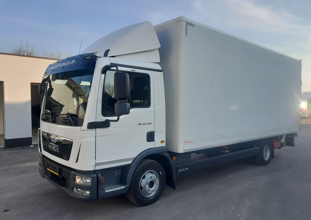 MAN TGL 12.250 NAUKA JAZDY / ELKA / L / MANUAL 8 / - Tent veoauto: pilt 4 MAN TGL 12.250 NAUKA JAZDY / ELKA / L / MANUAL 8 / - Tent veoauto: pilt 4