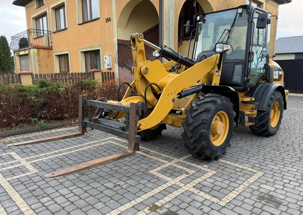 Caterpillar CAT 908M / SPROWADZONA / ŁYŻKA SZCZĘKA + WIDŁY / / 2017R / W ORGINALE / Z NIEMIEC / 1 WŁAŚCICIEL/ - Rataslaadur: pilt 4 Caterpillar CAT 908M / SPROWADZONA / ŁYŻKA SZCZĘKA + WIDŁY / / 2017R / W ORGINALE / Z NIEMIEC / 1 WŁAŚCICIEL/ - Rataslaadur: pilt 4