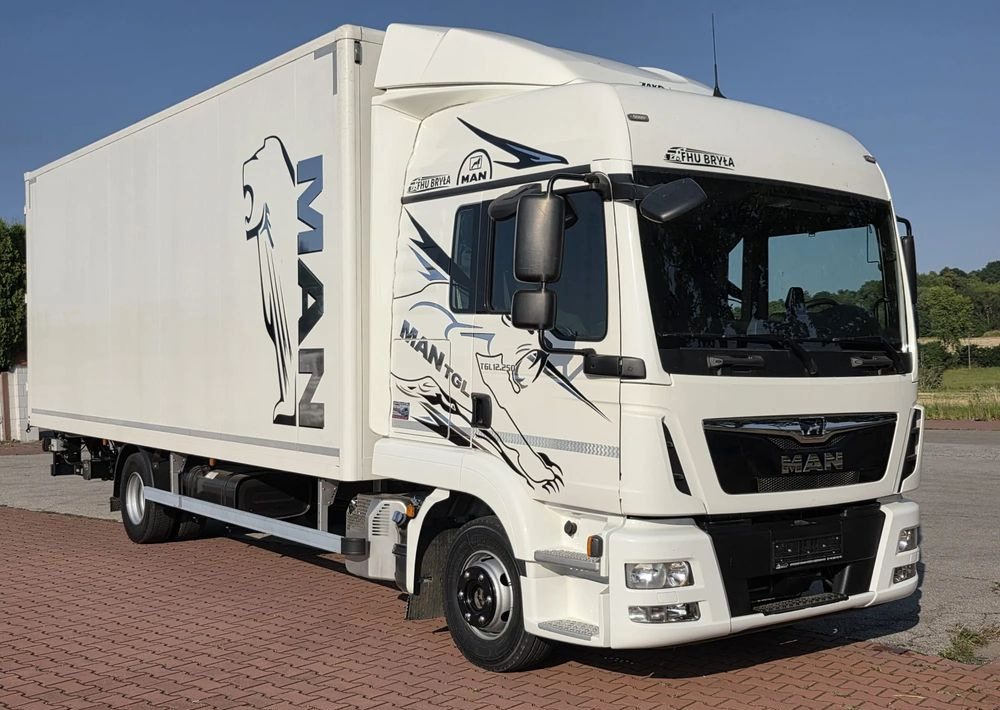 MAN TGL 12.250 / KONTENER / IZOTERMA / WINDA / 2019R / EURO 6 / PEŁEN SERWIS / 6 TON ŁADOWNOŚĆ / SPROWADZONY / ZADBANY / JAK NOWY / KSIĄŻKA SERWISOWA / E6 / 17 PALET - Kasti veoauto: pilt 2 MAN TGL 12.250 / KONTENER / IZOTERMA / WINDA / 2019R / EURO 6 / PEŁEN SERWIS / 6 TON ŁADOWNOŚĆ / SPROWADZONY / ZADBANY / JAK NOWY / KSIĄŻKA SERWISOWA / E6 / 17 PALET - Kasti veoauto: pilt 2