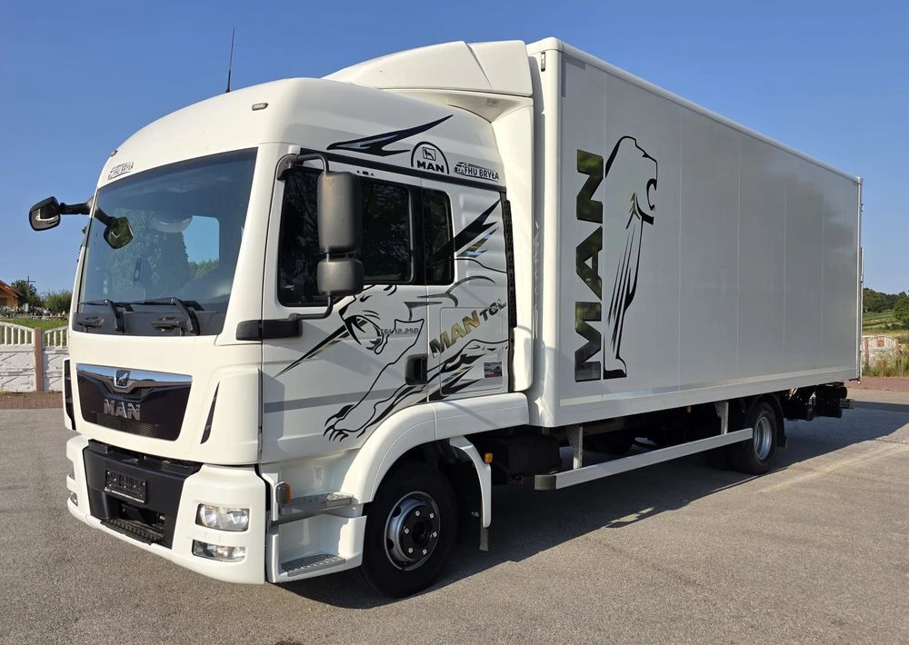 MAN TGL 12.250 / KONTENER / IZOTERMA / WINDA / 2019R / EURO 6 / PEŁEN SERWIS / 6 TON ŁADOWNOŚĆ / SPROWADZONY / ZADBANY / JAK NOWY / KSIĄŻKA SERWISOWA / E6 / 17 PALET - Kasti veoauto: pilt 2 MAN TGL 12.250 / KONTENER / IZOTERMA / WINDA / 2019R / EURO 6 / PEŁEN SERWIS / 6 TON ŁADOWNOŚĆ / SPROWADZONY / ZADBANY / JAK NOWY / KSIĄŻKA SERWISOWA / E6 / 17 PALET - Kasti veoauto: pilt 2