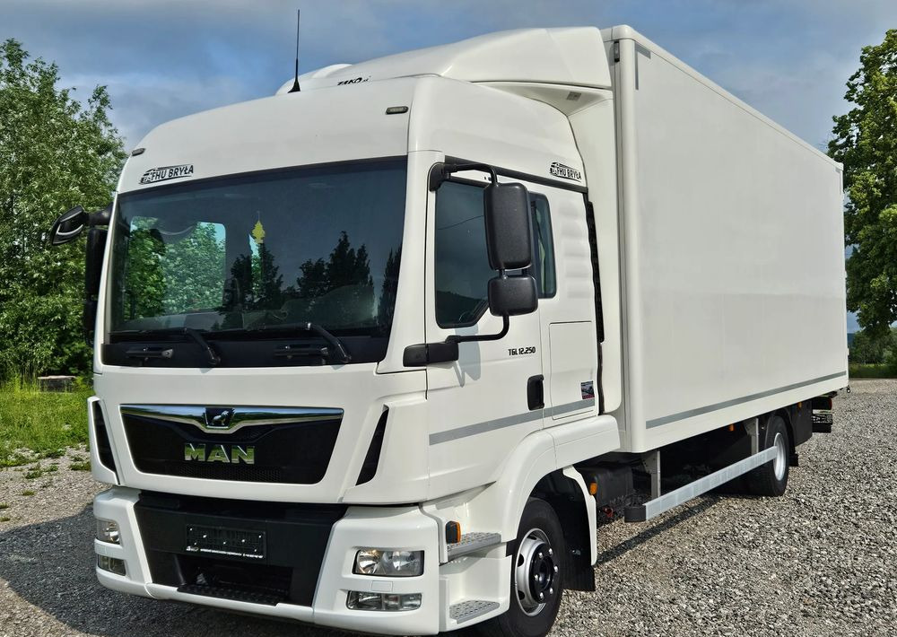 MAN TGL 12.250 / KONTENER / IZOTERMA / WINDA / 2019R / EURO 6 / PEŁEN SERWIS / 6 TON ŁADOWNOŚĆ / SPROWADZONY / ZADBANY / JAK NOWY / KSIĄŻKA SERWISOWA / E6 / 17 PALET - Kasti veoauto: pilt 2 MAN TGL 12.250 / KONTENER / IZOTERMA / WINDA / 2019R / EURO 6 / PEŁEN SERWIS / 6 TON ŁADOWNOŚĆ / SPROWADZONY / ZADBANY / JAK NOWY / KSIĄŻKA SERWISOWA / E6 / 17 PALET - Kasti veoauto: pilt 2