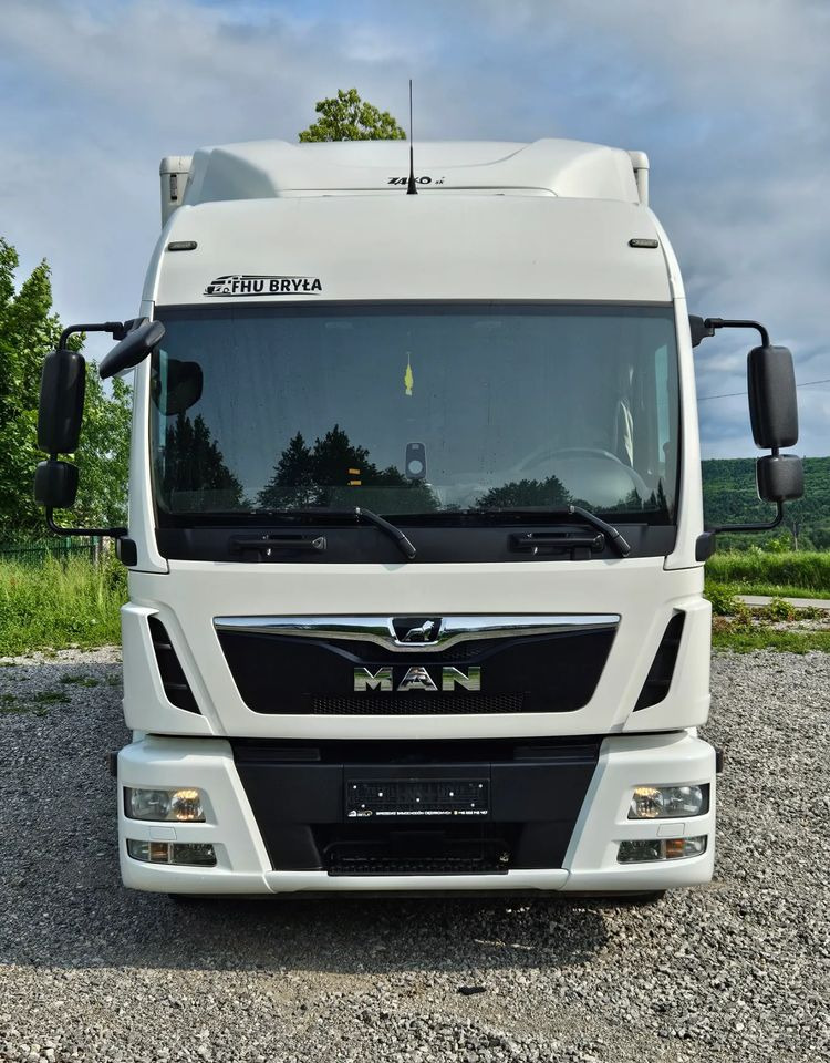 MAN TGL 12.250 / KONTENER / IZOTERMA / WINDA / 2019R / EURO 6 / PEŁEN SERWIS / 6 TON ŁADOWNOŚĆ / SPROWADZONY / ZADBANY / JAK NOWY / KSIĄŻKA SERWISOWA / E6 / 17 PALET - Kasti veoauto: pilt 3 MAN TGL 12.250 / KONTENER / IZOTERMA / WINDA / 2019R / EURO 6 / PEŁEN SERWIS / 6 TON ŁADOWNOŚĆ / SPROWADZONY / ZADBANY / JAK NOWY / KSIĄŻKA SERWISOWA / E6 / 17 PALET - Kasti veoauto: pilt 3