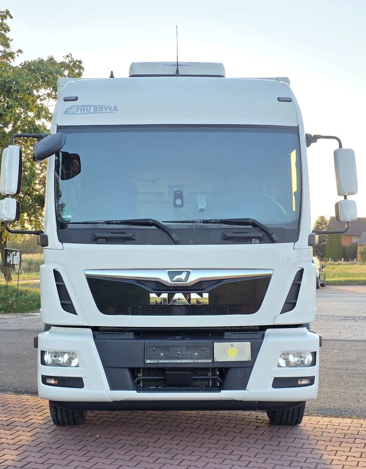 MAN TGM 15.290 / TGL / KONTENER / IZOTERMA / WINDA / KLIMA POSTOJOWA / 2019R / EURO 6 / PEŁEN SERWIS / 8200KG ŁADOWNOŚĆ / SPROWADZONY / ZADBANY / JAK NOWY / KSIĄŻKA SERWISOWA / E6 / 18 PALET - Kasti veoauto: pilt 3 MAN TGM 15.290 / TGL / KONTENER / IZOTERMA / WINDA / KLIMA POSTOJOWA / 2019R / EURO 6 / PEŁEN SERWIS / 8200KG ŁADOWNOŚĆ / SPROWADZONY / ZADBANY / JAK NOWY / KSIĄŻKA SERWISOWA / E6 / 18 PALET - Kasti veoauto: pilt 3