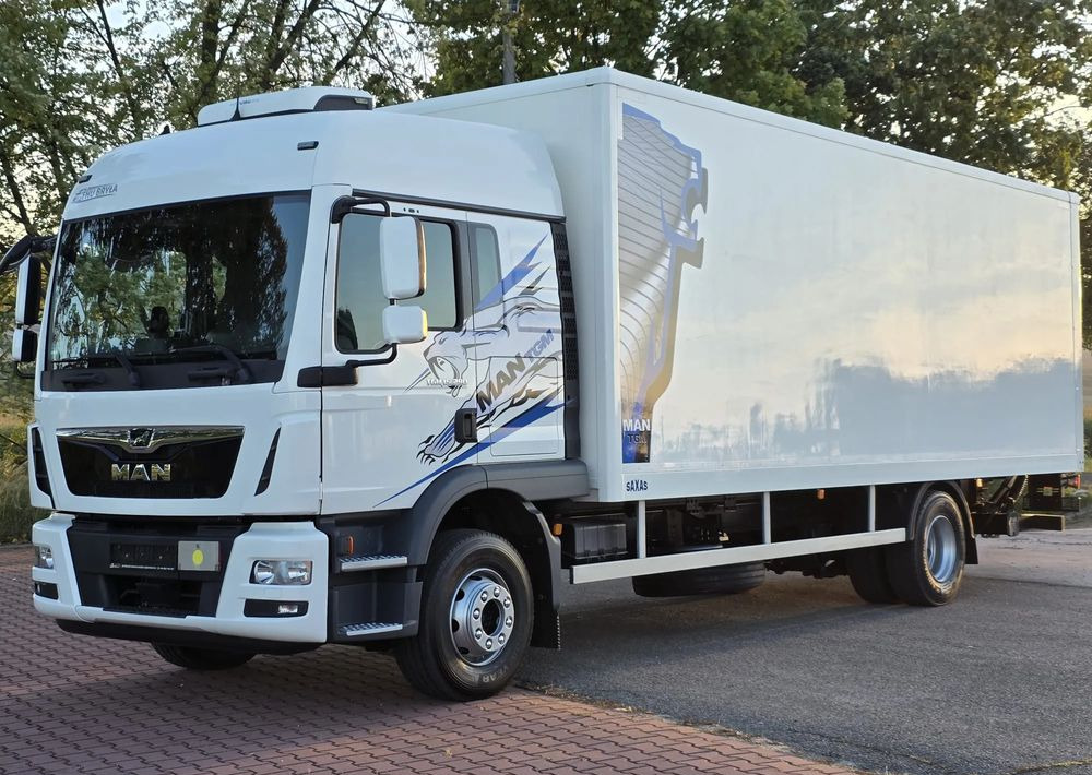 MAN TGM 15.290 / TGL / KONTENER / IZOTERMA / WINDA / KLIMA POSTOJOWA / 2019R / EURO 6 / PEŁEN SERWIS / 8200KG ŁADOWNOŚĆ / SPROWADZONY / ZADBANY / JAK NOWY / KSIĄŻKA SERWISOWA / E6 / 18 PALET - Kasti veoauto: pilt 2 MAN TGM 15.290 / TGL / KONTENER / IZOTERMA / WINDA / KLIMA POSTOJOWA / 2019R / EURO 6 / PEŁEN SERWIS / 8200KG ŁADOWNOŚĆ / SPROWADZONY / ZADBANY / JAK NOWY / KSIĄŻKA SERWISOWA / E6 / 18 PALET - Kasti veoauto: pilt 2