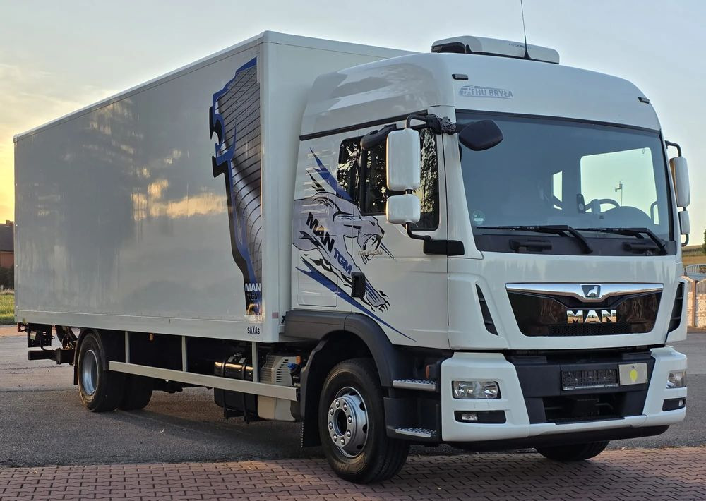 MAN TGM 15.290 / TGL / KONTENER / IZOTERMA / WINDA / KLIMA POSTOJOWA / 2019R / EURO 6 / PEŁEN SERWIS / 8200KG ŁADOWNOŚĆ / SPROWADZONY / ZADBANY / JAK NOWY / KSIĄŻKA SERWISOWA / E6 / 18 PALET - Kasti veoauto: pilt 1 MAN TGM 15.290 / TGL / KONTENER / IZOTERMA / WINDA / KLIMA POSTOJOWA / 2019R / EURO 6 / PEŁEN SERWIS / 8200KG ŁADOWNOŚĆ / SPROWADZONY / ZADBANY / JAK NOWY / KSIĄŻKA SERWISOWA / E6 / 18 PALET - Kasti veoauto: pilt 1