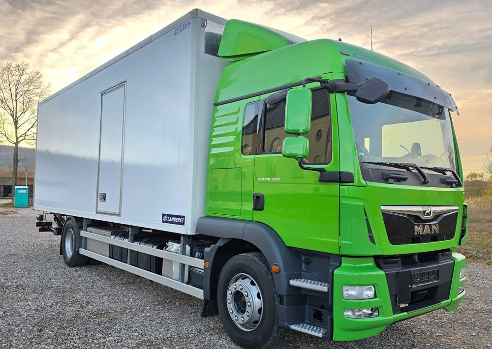 MAN TGM 18.320 / 18.290 / 15.290 / IZOTERMA / WINDA / 19PALET / E6 / 08.2018 / LIFT / SPROWADZONY / AUTOMAT / SYPIALKA / PIERWSZY WŁAŚCICIEL / BOCZNE DRZWI / STAN BARDZO DOBRY - Külmutiga veoauto: pilt 2 MAN TGM 18.320 / 18.290 / 15.290 / IZOTERMA / WINDA / 19PALET / E6 / 08.2018 / LIFT / SPROWADZONY / AUTOMAT / SYPIALKA / PIERWSZY WŁAŚCICIEL / BOCZNE DRZWI / STAN BARDZO DOBRY - Külmutiga veoauto: pilt 2