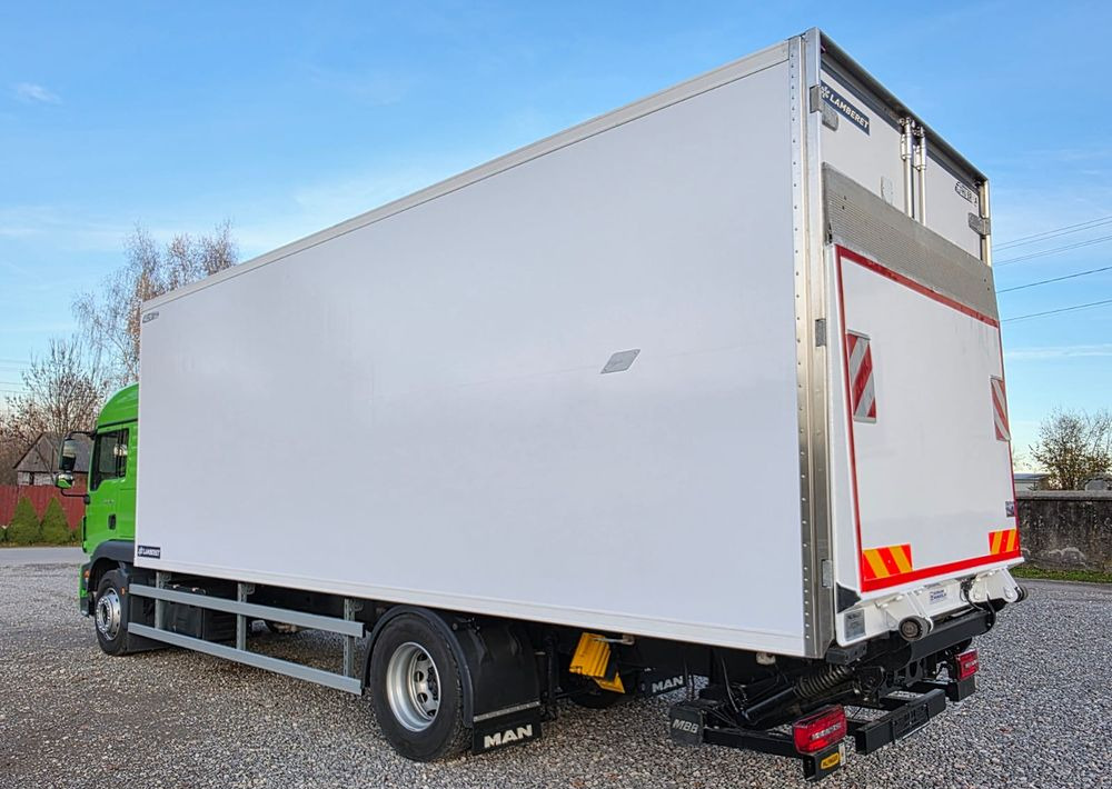 MAN TGM 18.320 / 18.290 / 15.290 / IZOTERMA / WINDA / 19PALET / E6 / 08.2018 / LIFT / SPROWADZONY / AUTOMAT / SYPIALKA / PIERWSZY WŁAŚCICIEL / BOCZNE DRZWI / STAN BARDZO DOBRY - Külmutiga veoauto: pilt 5 MAN TGM 18.320 / 18.290 / 15.290 / IZOTERMA / WINDA / 19PALET / E6 / 08.2018 / LIFT / SPROWADZONY / AUTOMAT / SYPIALKA / PIERWSZY WŁAŚCICIEL / BOCZNE DRZWI / STAN BARDZO DOBRY - Külmutiga veoauto: pilt 5