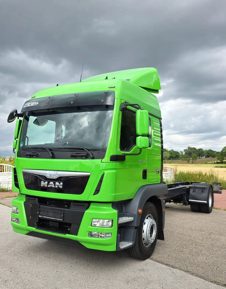 MAN TGM 18.340 / 18.290 / E6 / NISKI PRZEBIEG / 2016 / SERWISOWANY / ROZSTAW OSI 5.7M / RAMA DO ZABUDOWY / SYPIALKA / STAN BARDZO DOBRY / AUTOMAT - Tent veoauto: pilt 1 MAN TGM 18.340 / 18.290 / E6 / NISKI PRZEBIEG / 2016 / SERWISOWANY / ROZSTAW OSI 5.7M / RAMA DO ZABUDOWY / SYPIALKA / STAN BARDZO DOBRY / AUTOMAT - Tent veoauto: pilt 1