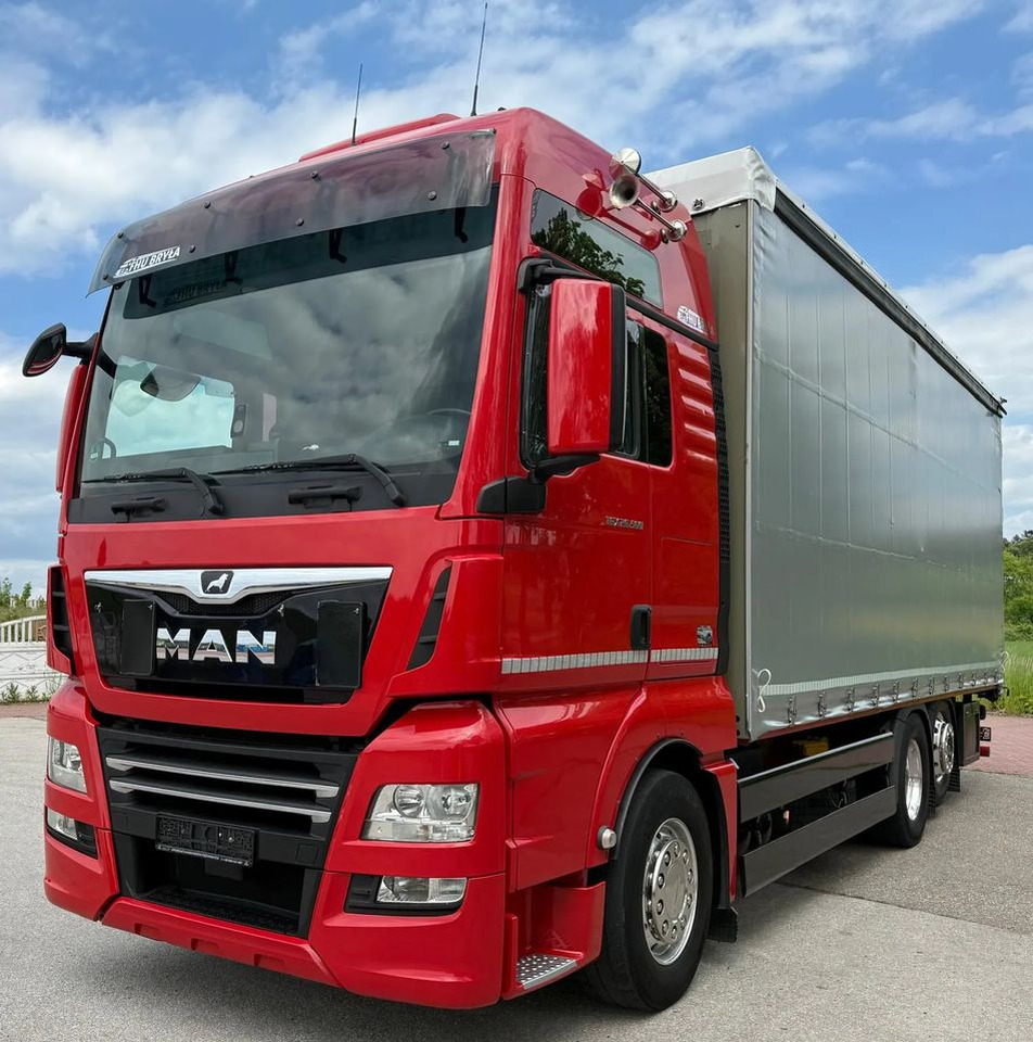 MAN TGX 26.500 / LIFT / 6X2 / KLIMA POSTOJOWA / 18PALET / E6 / FIRANKA / 18 TON ŁADOWNOŚĆ / WINDA / NISKI PRZEBIEG / JEDEN WŁAŚCICIEL / PODWIESZANA OŚ - Tent veoauto: pilt 1 MAN TGX 26.500 / LIFT / 6X2 / KLIMA POSTOJOWA / 18PALET / E6 / FIRANKA / 18 TON ŁADOWNOŚĆ / WINDA / NISKI PRZEBIEG / JEDEN WŁAŚCICIEL / PODWIESZANA OŚ - Tent veoauto: pilt 1
