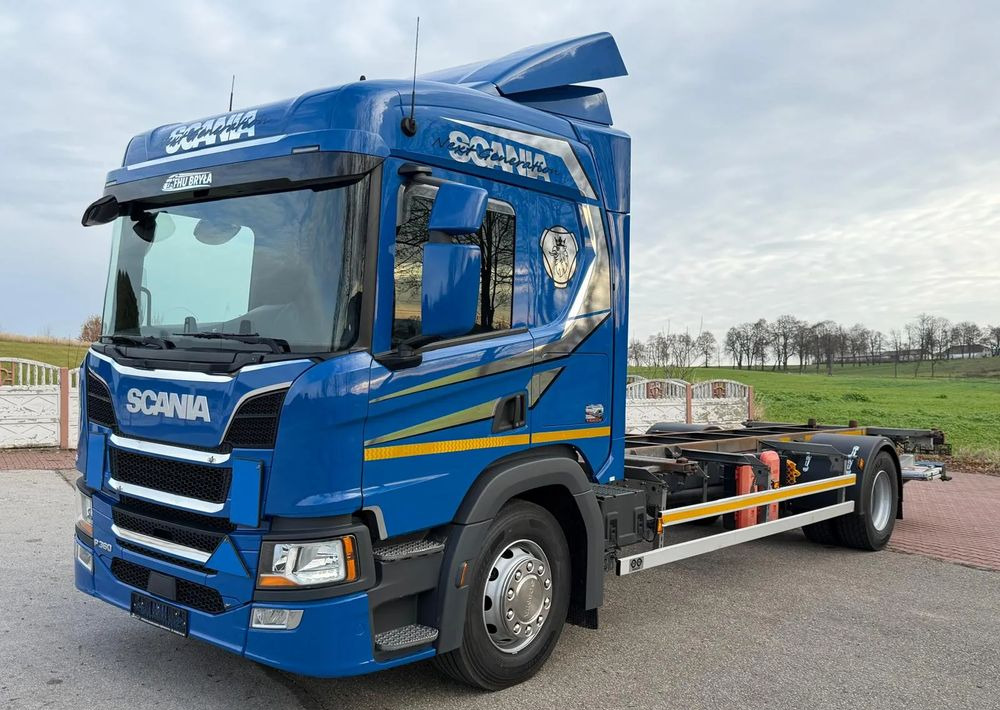 Scania P360 / P410 / BDF / RAMA / FIRANKA / PEŁNA SYPIALKA / WINDA / E6 / CAŁA NA PODUSZKACH / ROZSTAW OSI 5.5M / LAWETA / DO ŻYWCA / DO BYDŁA / DO ZABUDOWY / SPROWADZONA - Kabiinišassiiga veoauto: pilt 1 Scania P360 / P410 / BDF / RAMA / FIRANKA / PEŁNA SYPIALKA / WINDA / E6 / CAŁA NA PODUSZKACH / ROZSTAW OSI 5.5M / LAWETA / DO ŻYWCA / DO BYDŁA / DO ZABUDOWY / SPROWADZONA - Kabiinišassiiga veoauto: pilt 1