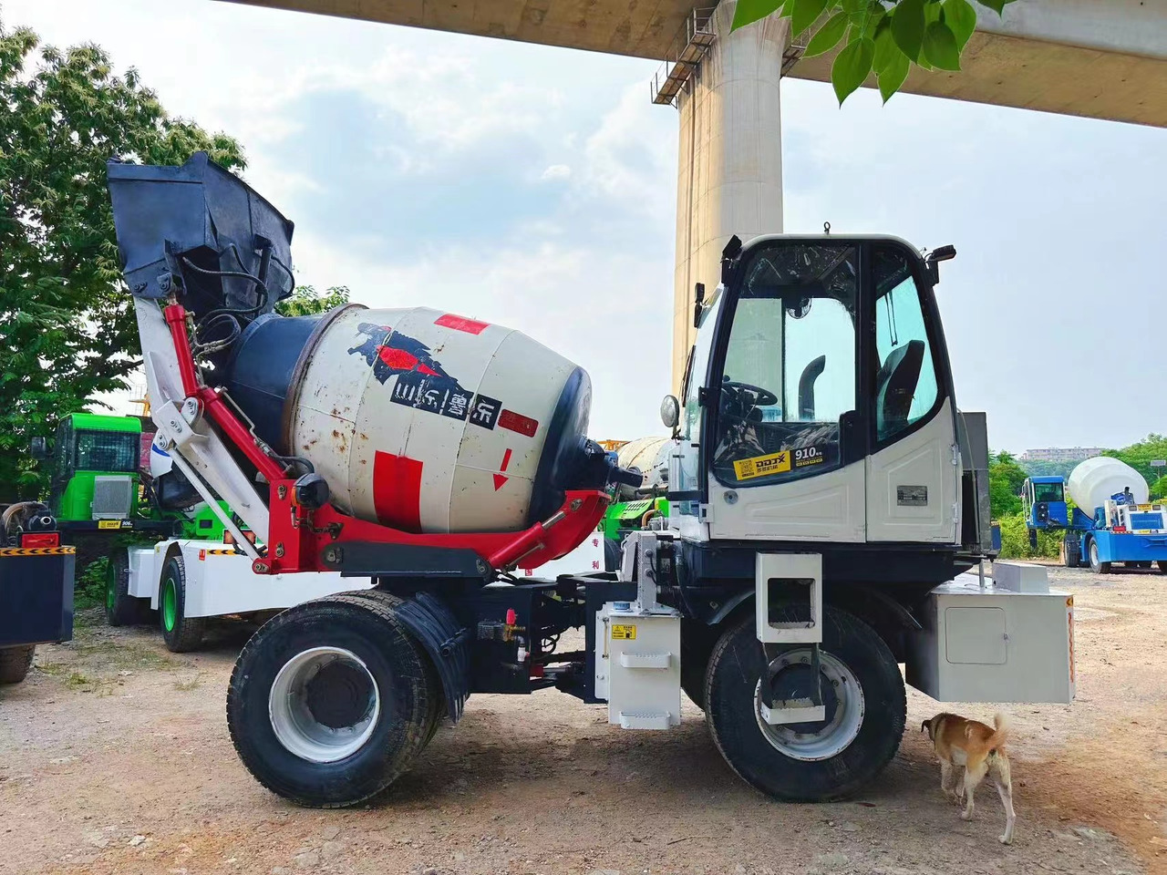 DEYI 2 cubic concrete mixer - Autobetoonisegisti: pilt 1 DEYI 2 cubic concrete mixer - Autobetoonisegisti: pilt 1