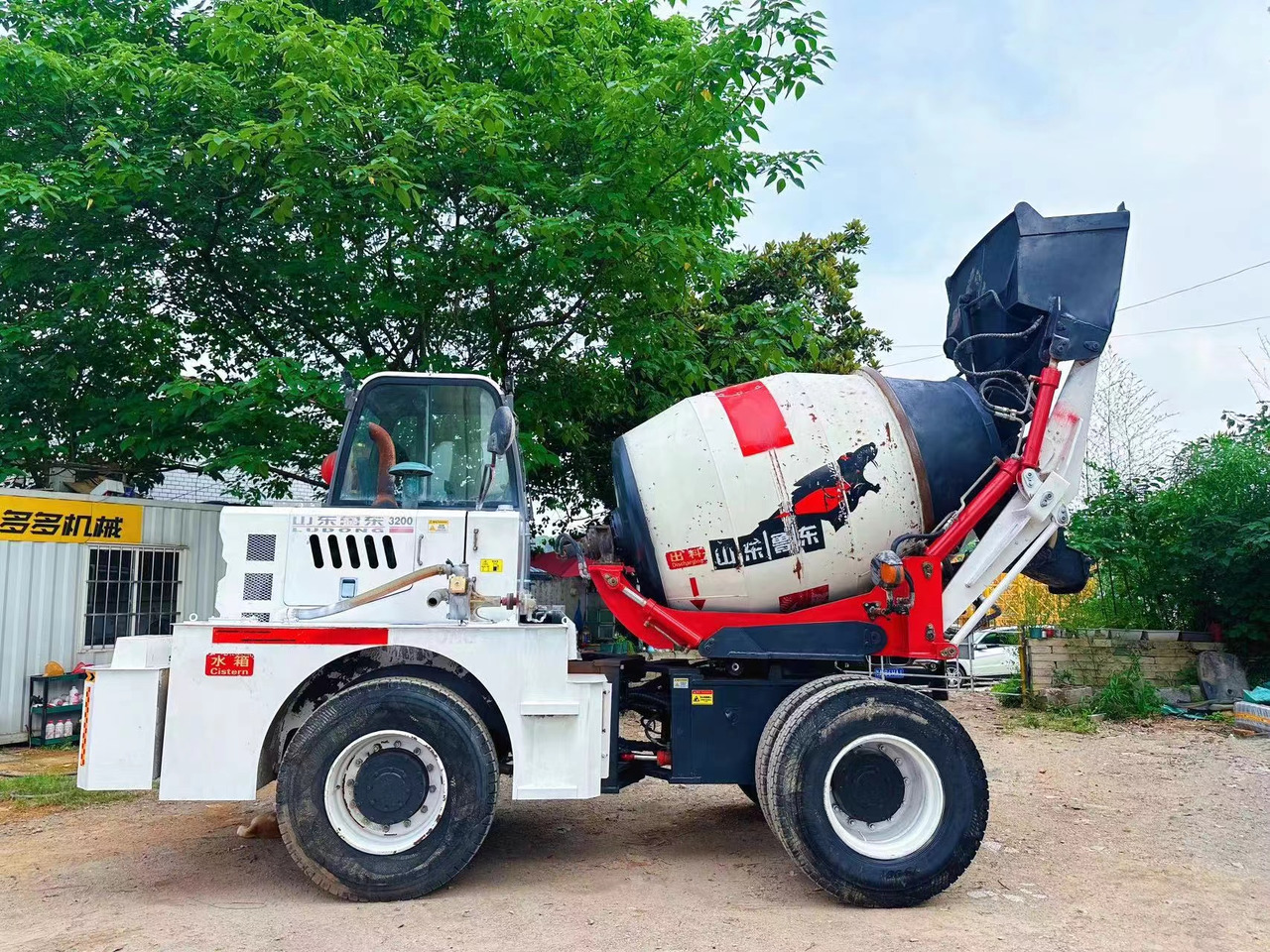 DEYI 2 cubic concrete mixer - Autobetoonisegisti: pilt 3 DEYI 2 cubic concrete mixer - Autobetoonisegisti: pilt 3